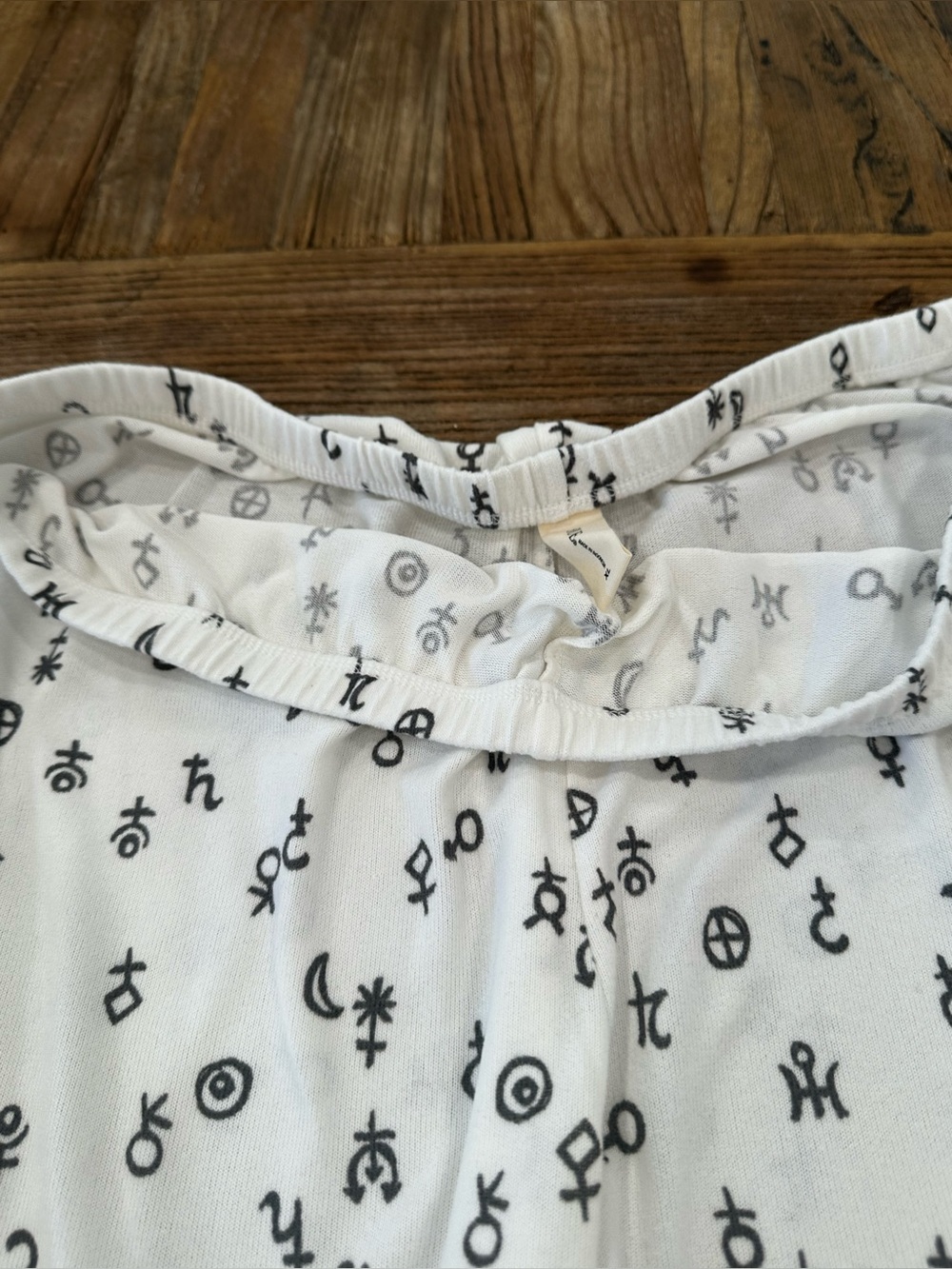 HUE Cream Labeled Casual Top - Black Print - Picture 7 of 10
